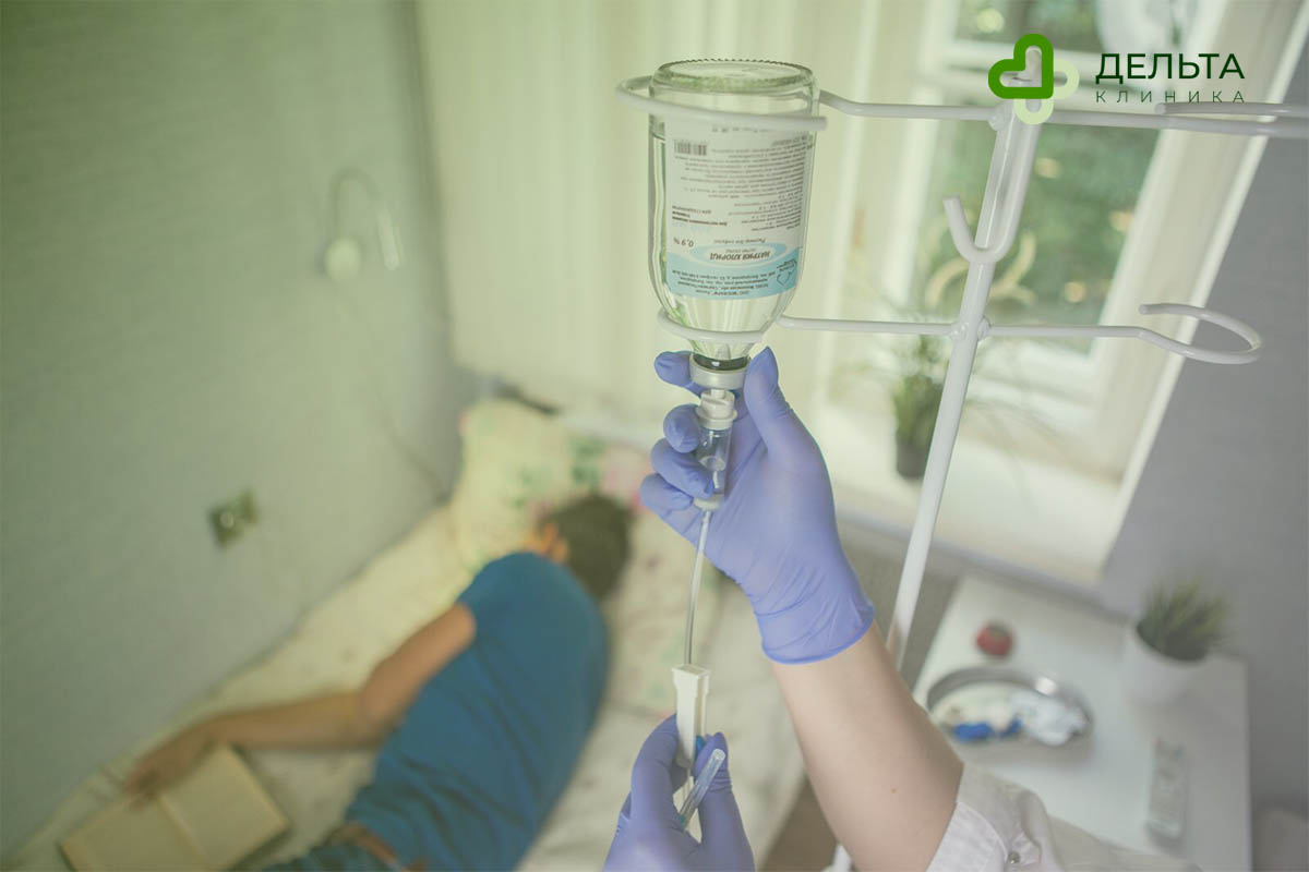 Постановка капельницы Ставят капельницу пациенту